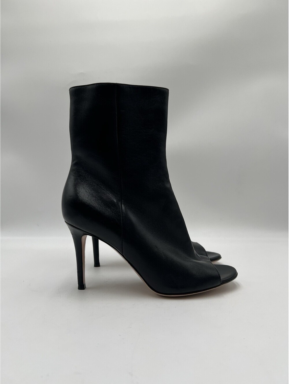 Women’s GIANVITO ROSSI 85mm Napa Peep-Toe Side Zip Booties Black Leather Size 38